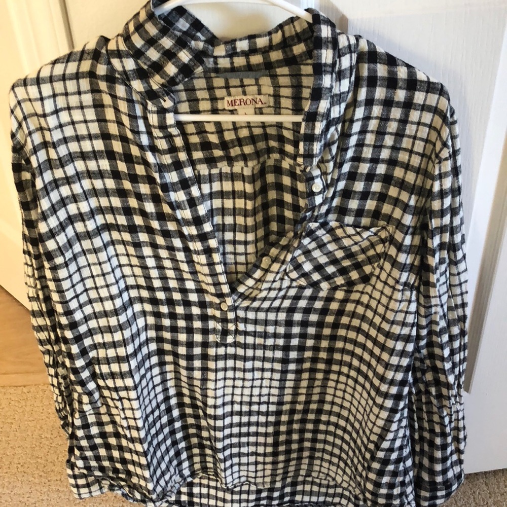 Black and white, half button up tunic. Large.